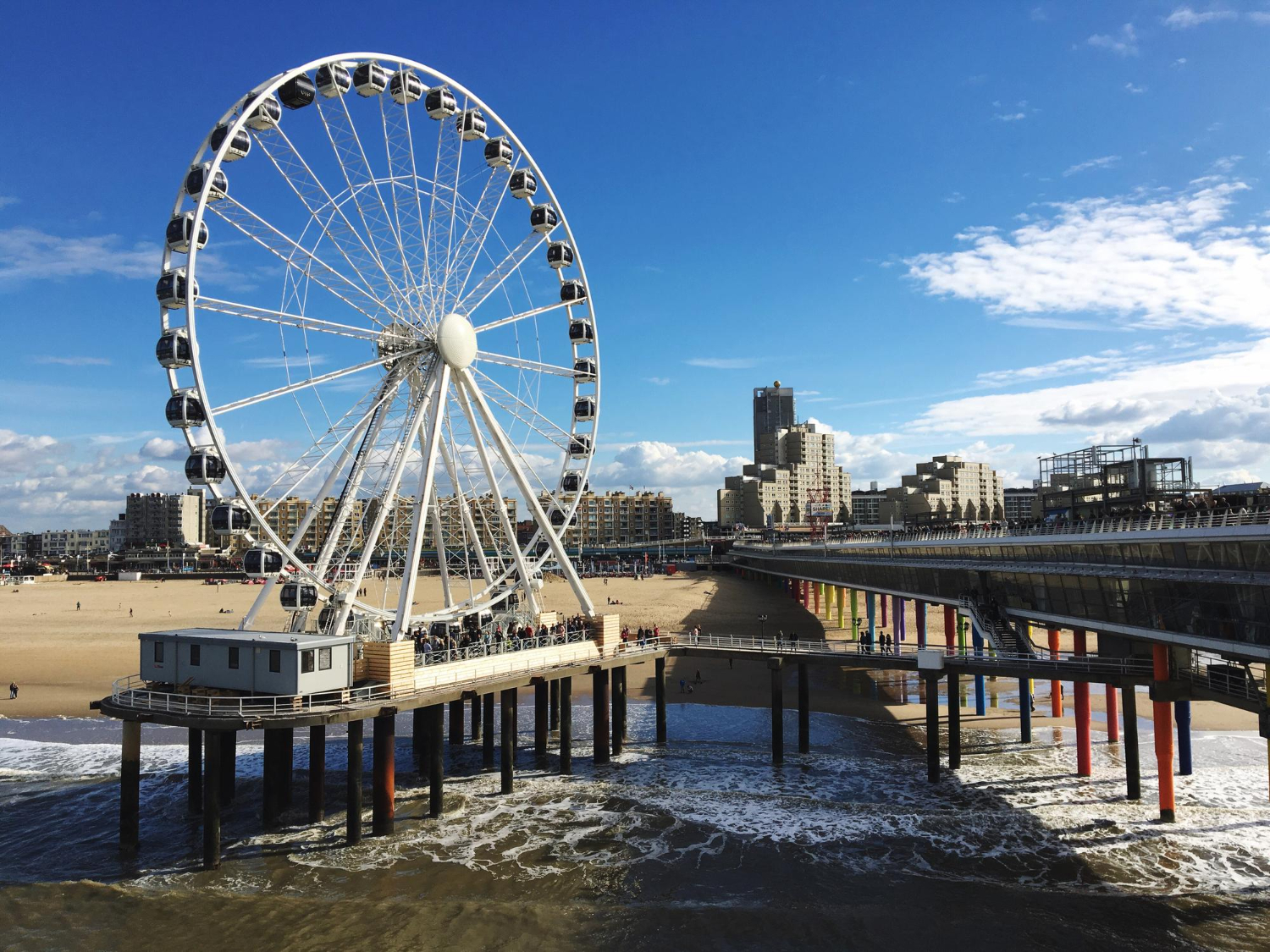 Beaches in the Netherlands — Scheveningen Ferris wheel and pier, Holland beach holiday